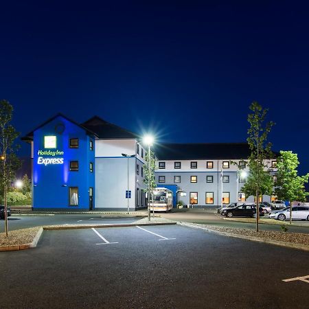 Holiday Inn Express Antrim By Ihg Exteriér fotografie