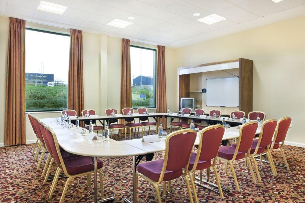 Holiday Inn Express Antrim By Ihg Exteriér fotografie