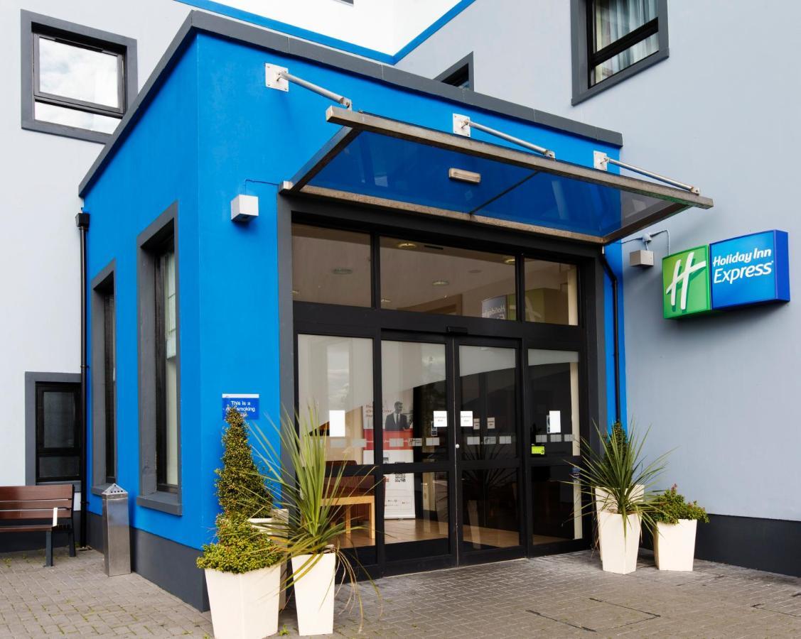 Holiday Inn Express Antrim By Ihg Exteriér fotografie