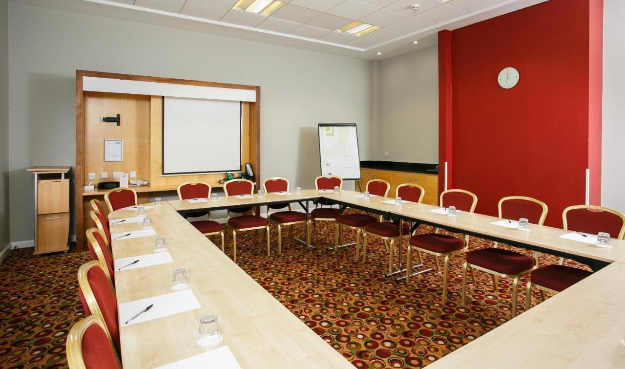Holiday Inn Express Antrim By Ihg Exteriér fotografie