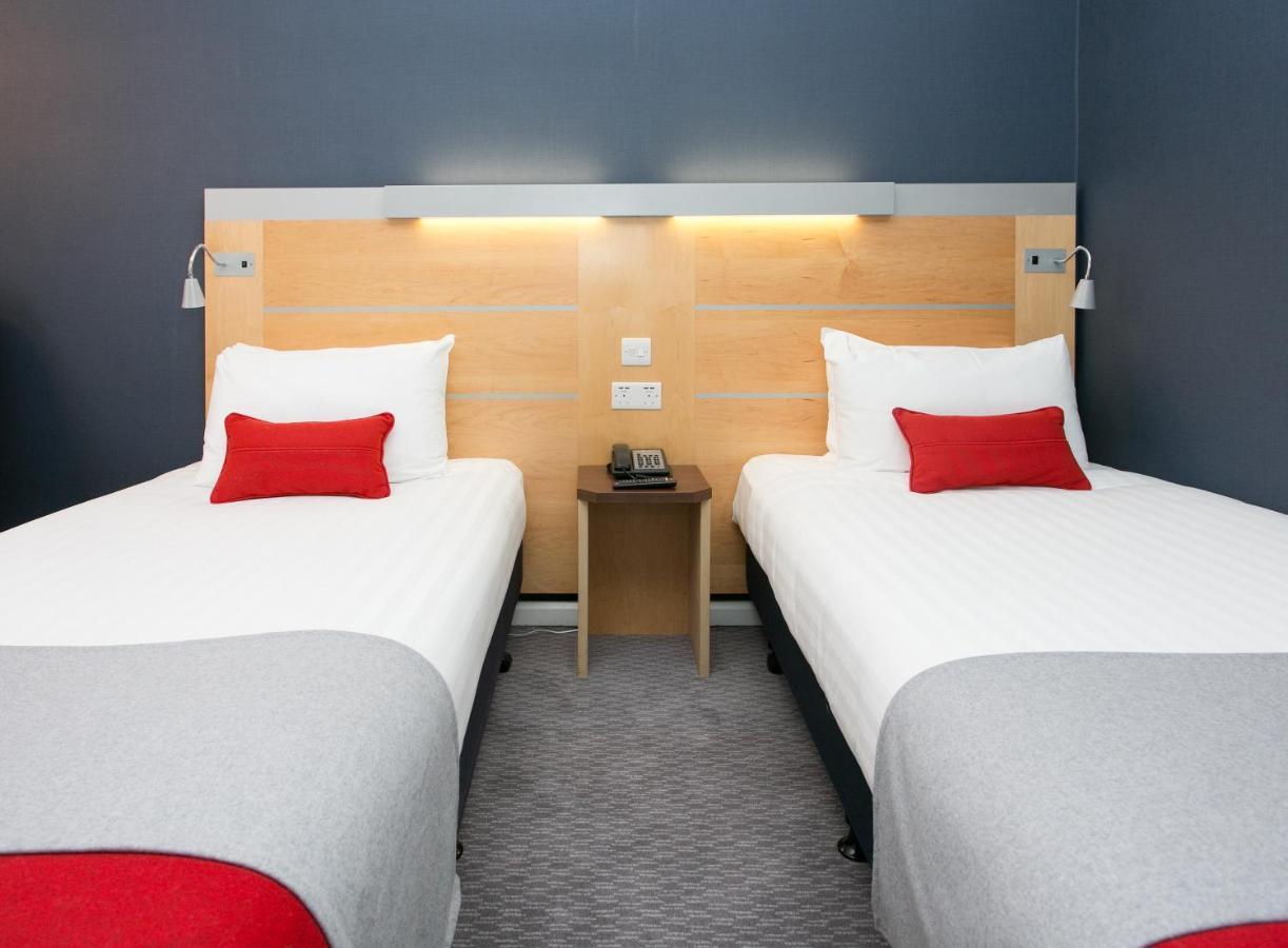 Holiday Inn Express Antrim By Ihg Exteriér fotografie