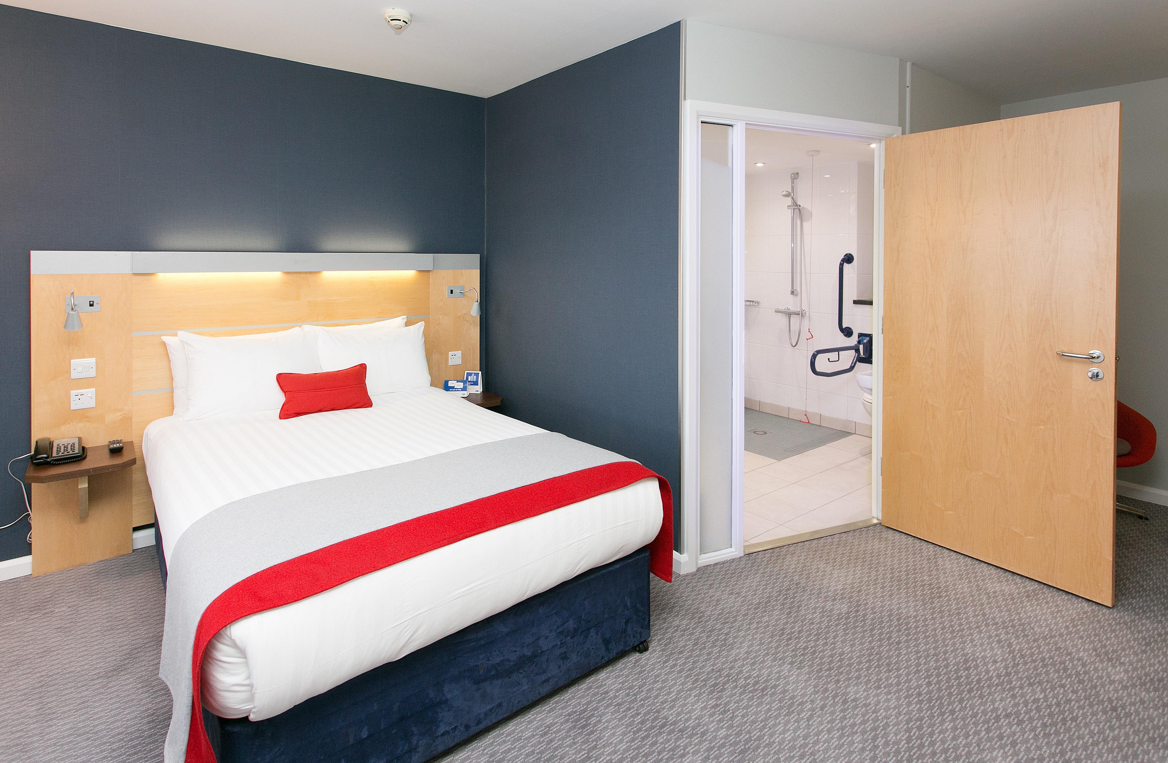 Holiday Inn Express Antrim By Ihg Exteriér fotografie