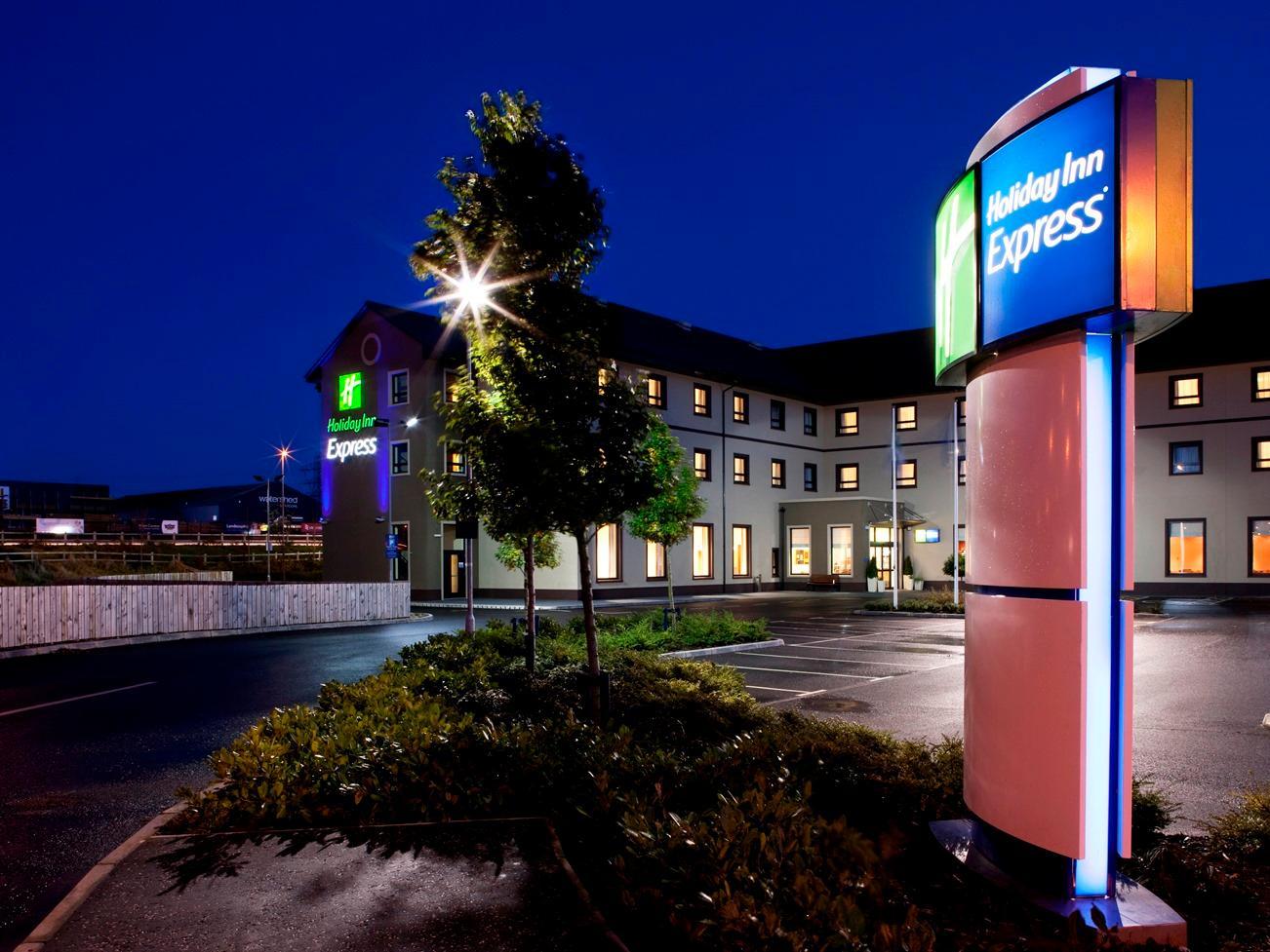 Holiday Inn Express Antrim By Ihg Exteriér fotografie