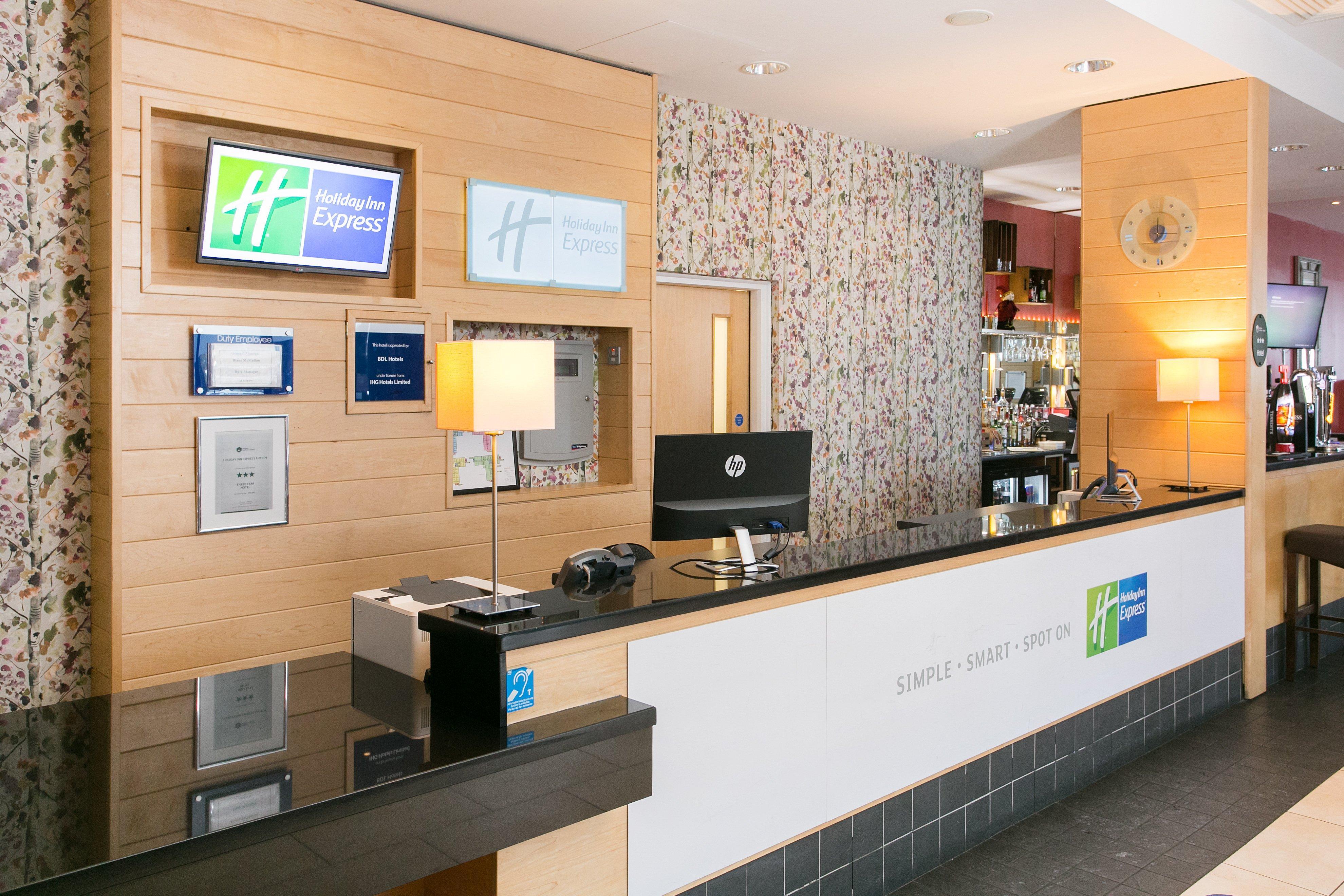 Holiday Inn Express Antrim By Ihg Exteriér fotografie