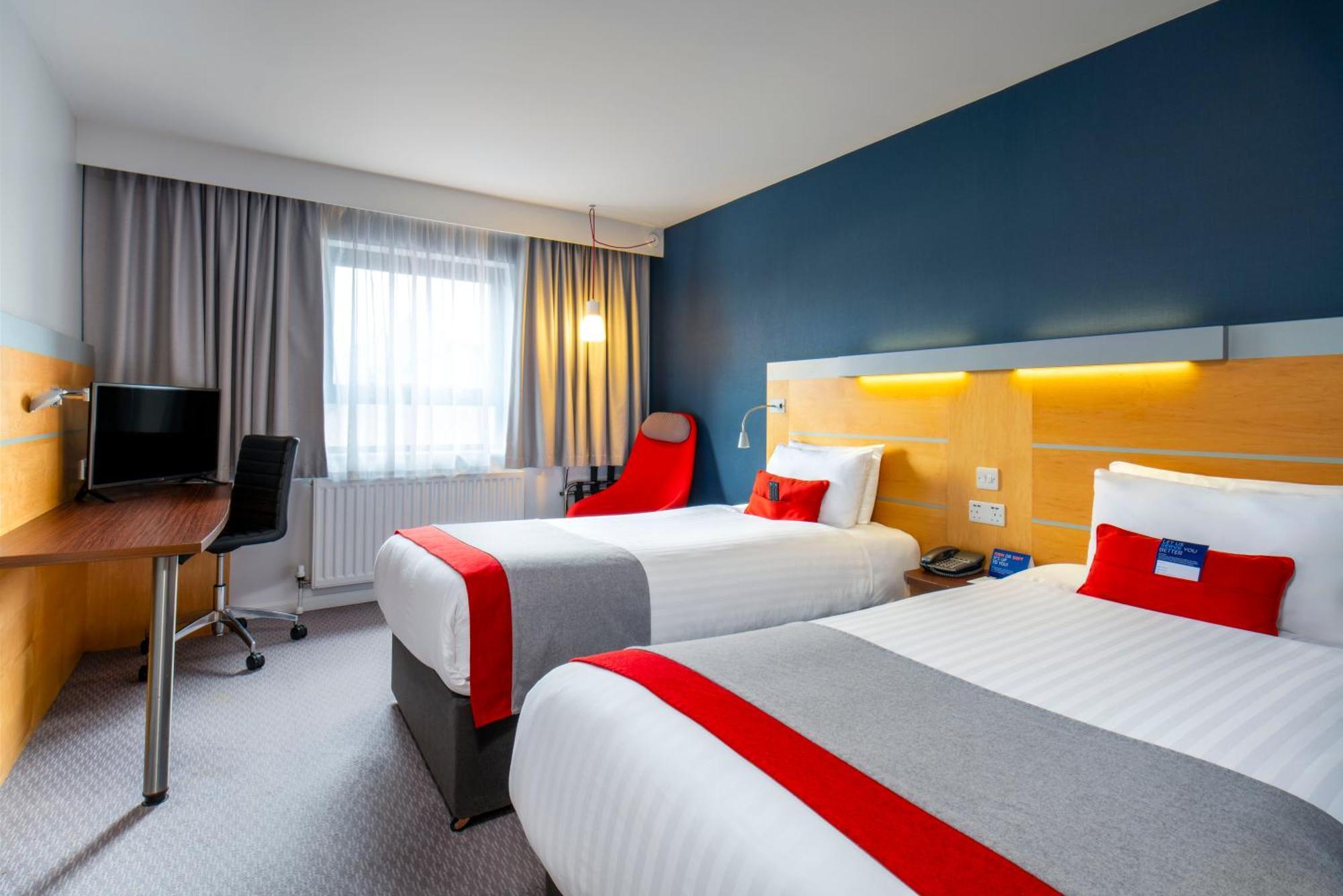 Holiday Inn Express Antrim By Ihg Exteriér fotografie