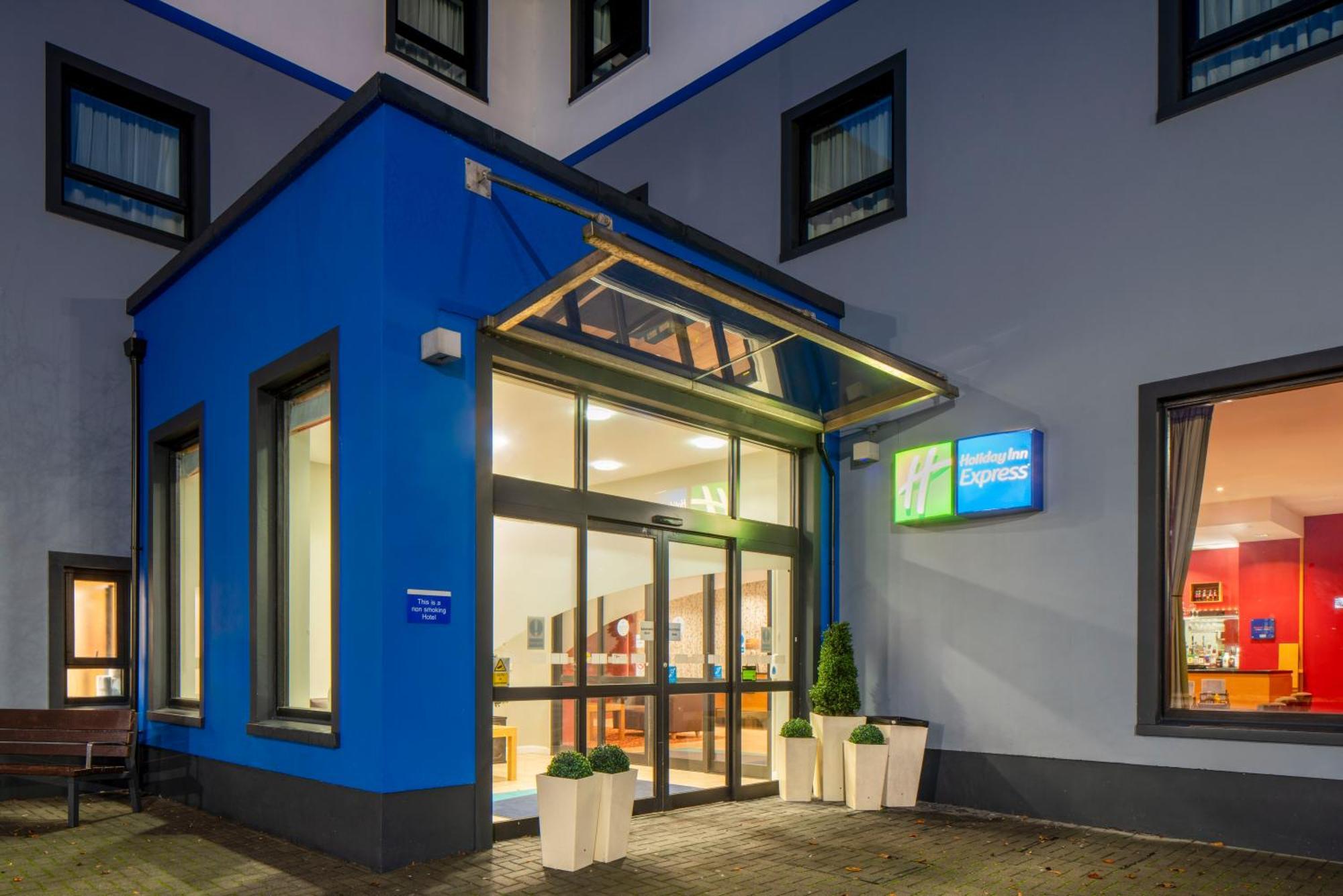 Holiday Inn Express Antrim By Ihg Exteriér fotografie