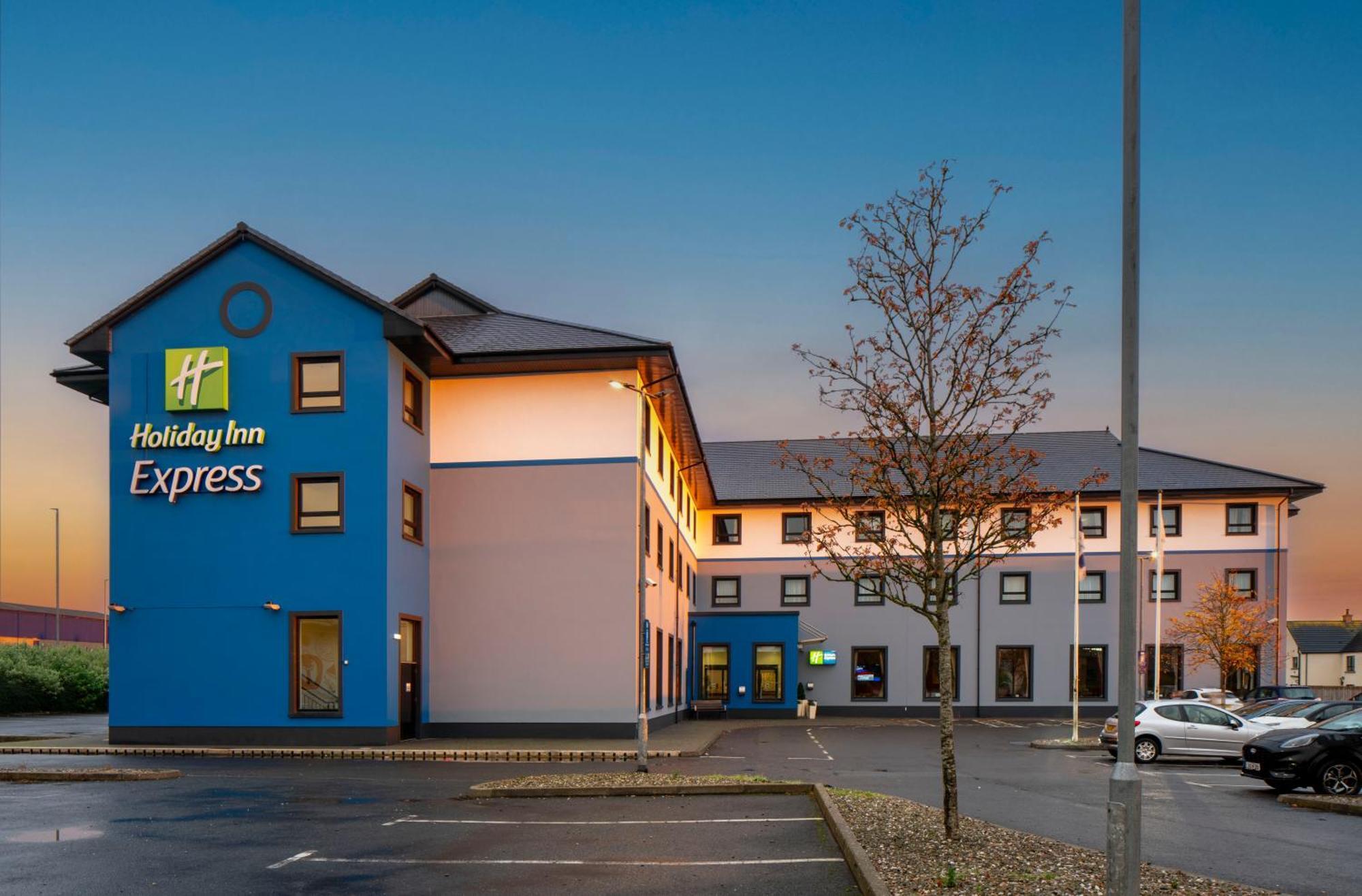 Holiday Inn Express Antrim By Ihg Exteriér fotografie
