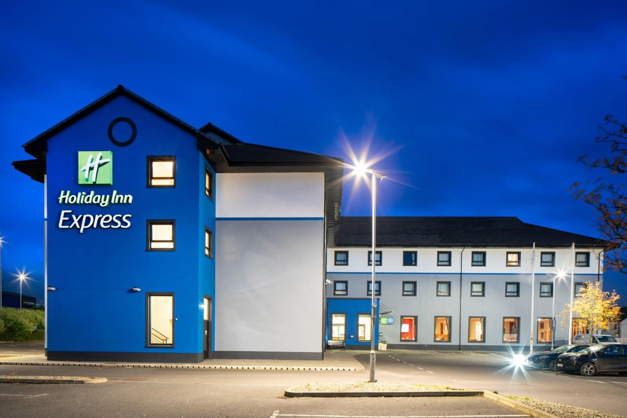 Holiday Inn Express Antrim By Ihg Exteriér fotografie