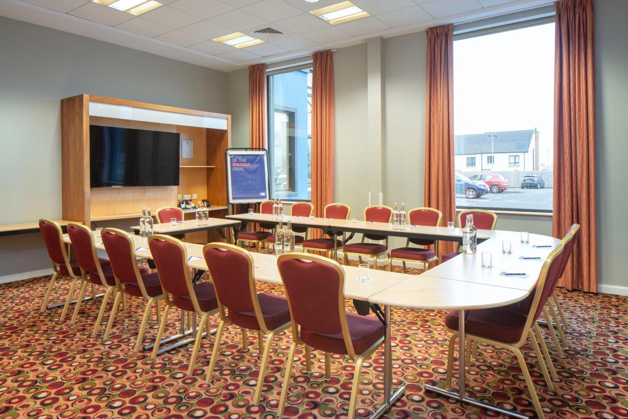 Holiday Inn Express Antrim By Ihg Exteriér fotografie