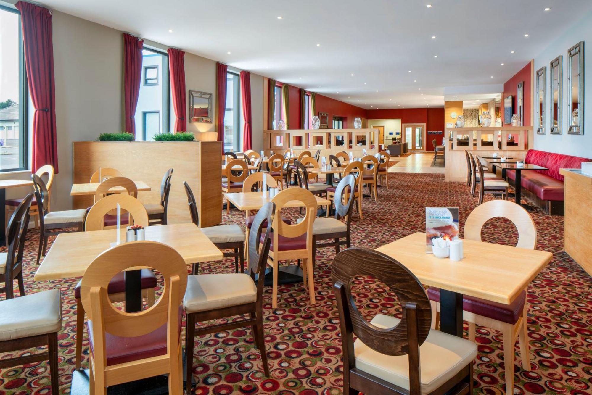 Holiday Inn Express Antrim By Ihg Exteriér fotografie