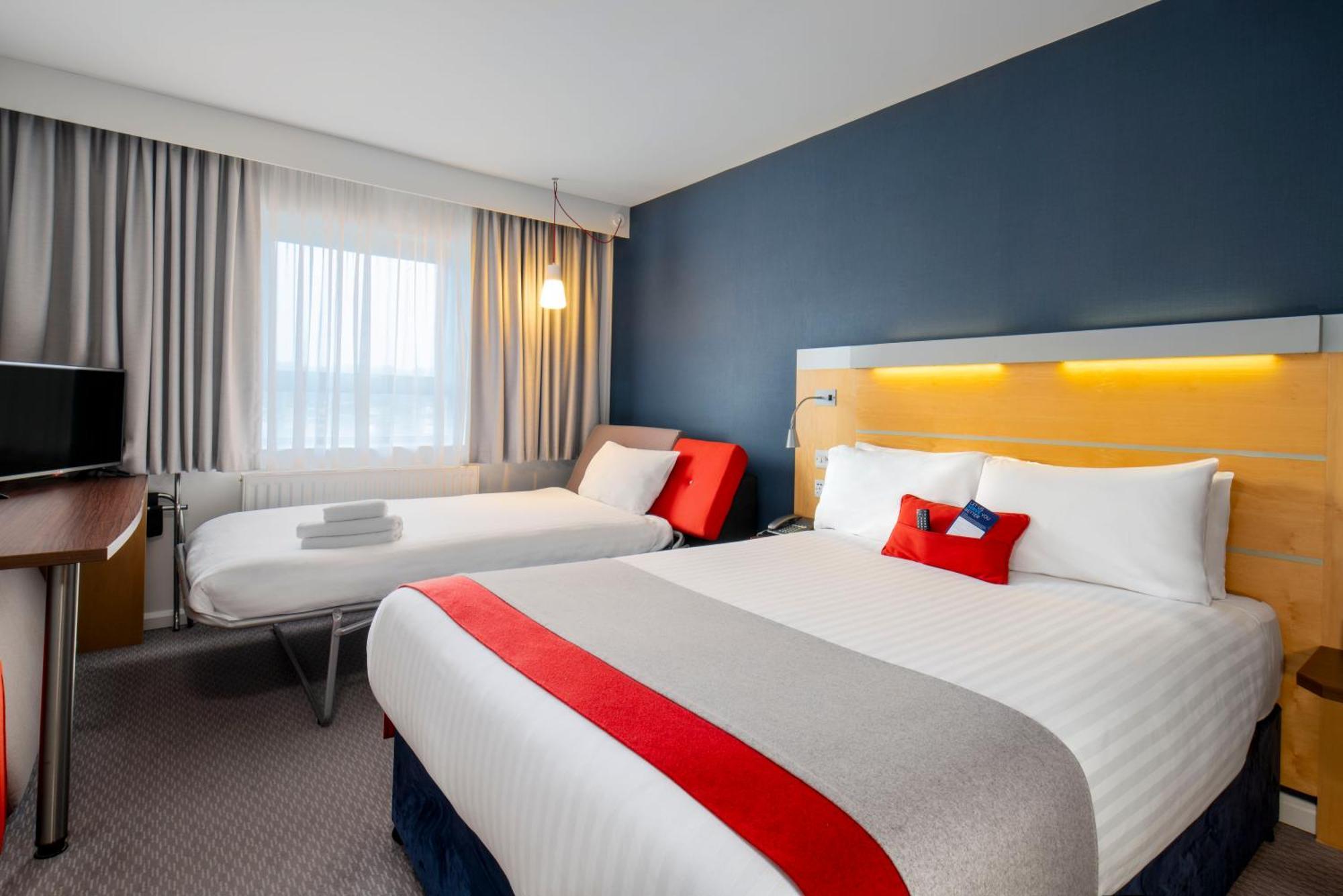 Holiday Inn Express Antrim By Ihg Exteriér fotografie