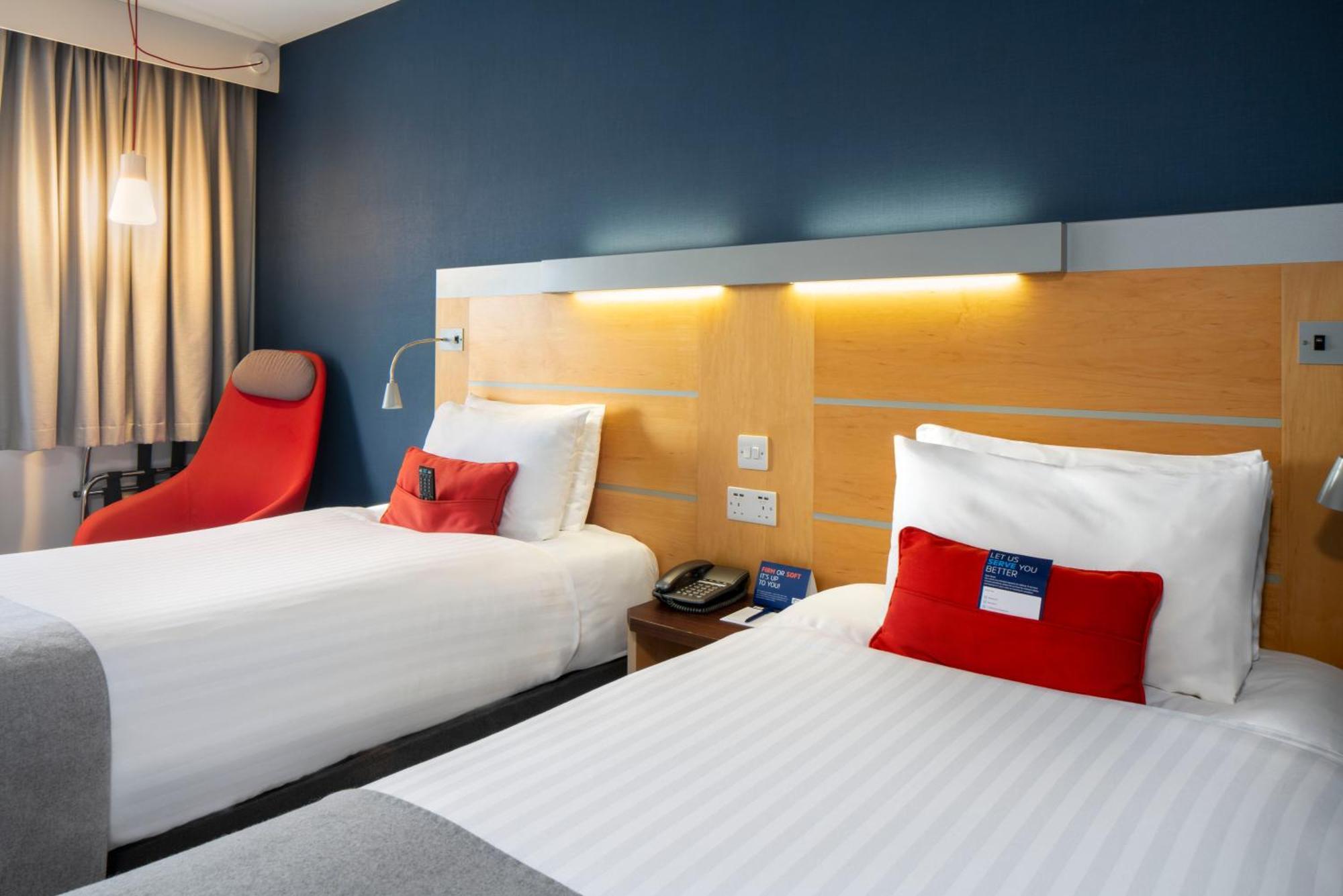 Holiday Inn Express Antrim By Ihg Exteriér fotografie