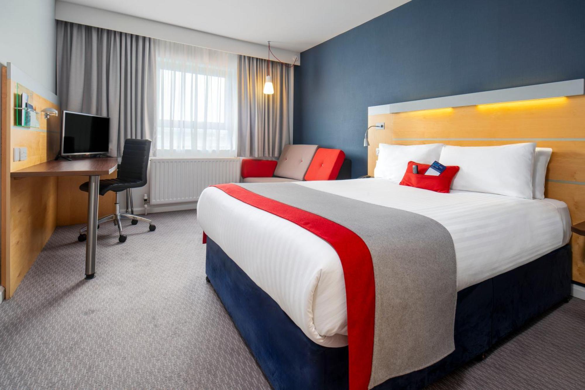 Holiday Inn Express Antrim By Ihg Exteriér fotografie