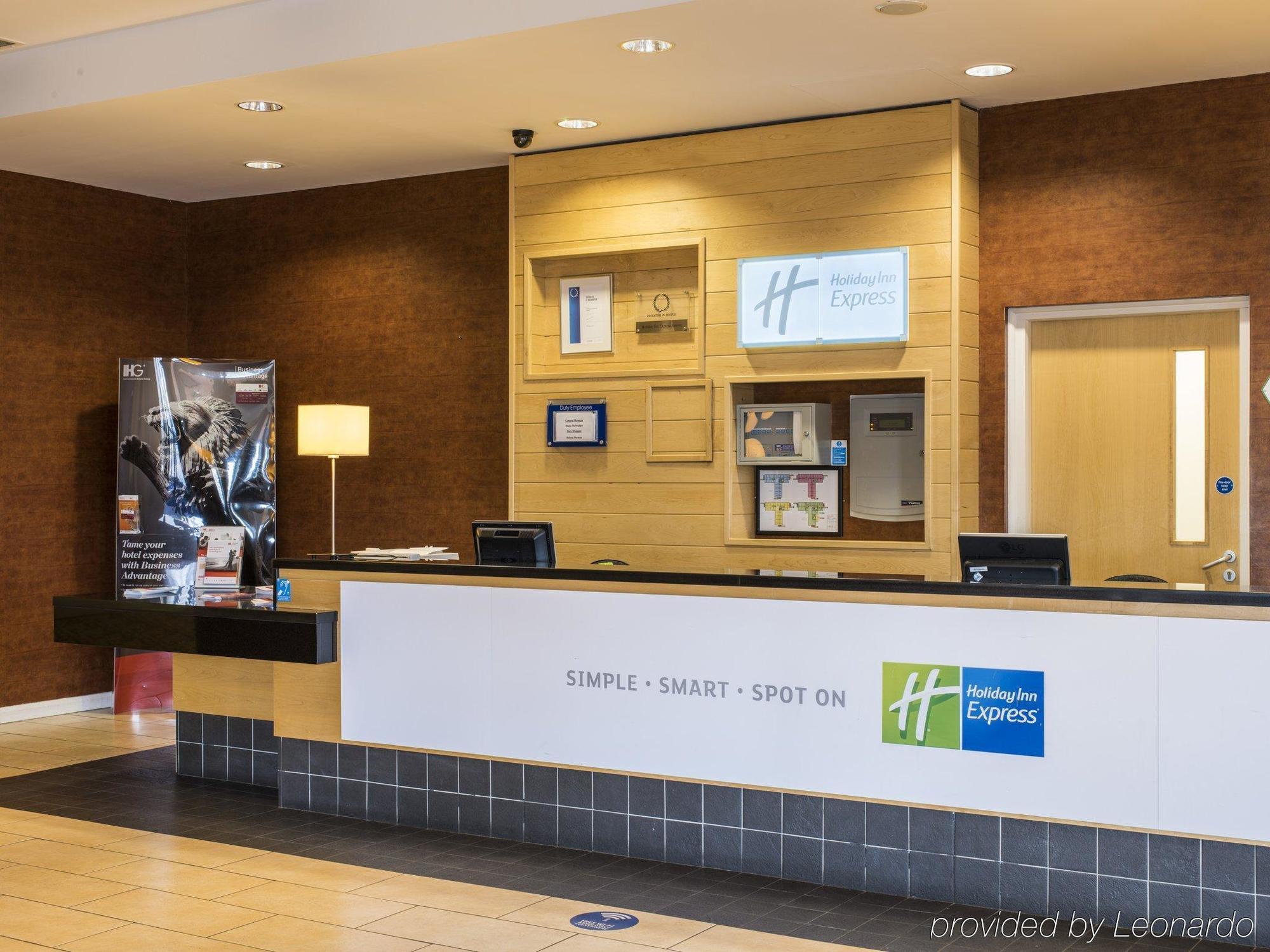 Holiday Inn Express Antrim By Ihg Exteriér fotografie