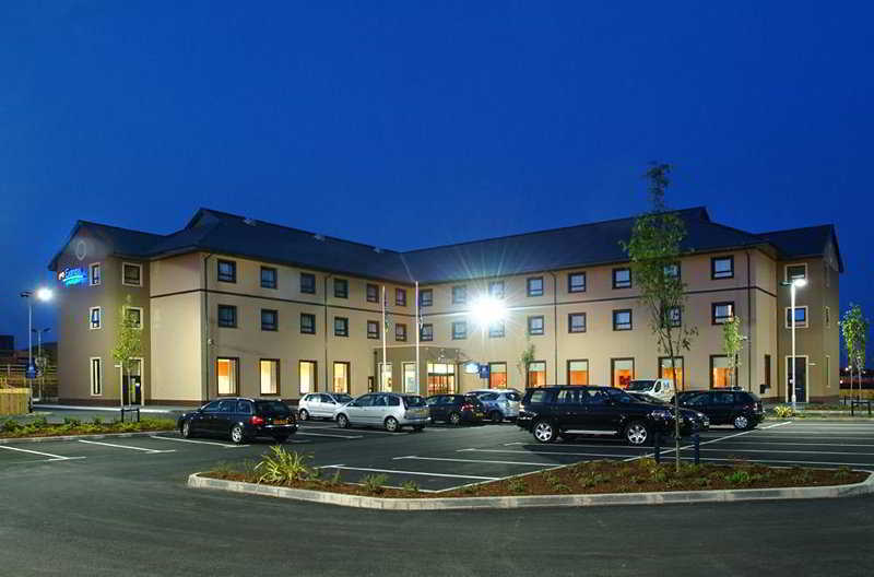 Holiday Inn Express Antrim By Ihg Exteriér fotografie