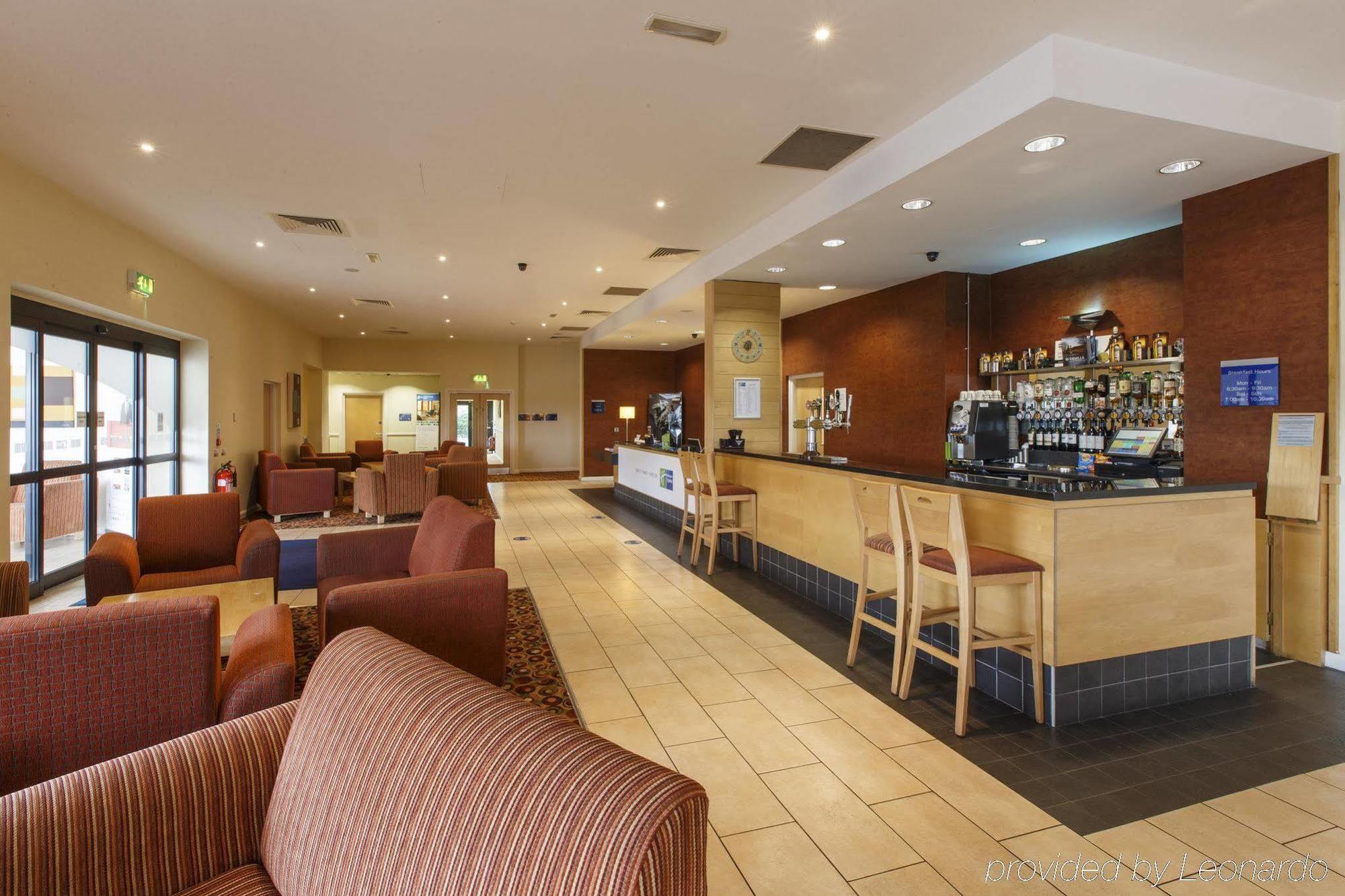 Holiday Inn Express Antrim By Ihg Exteriér fotografie