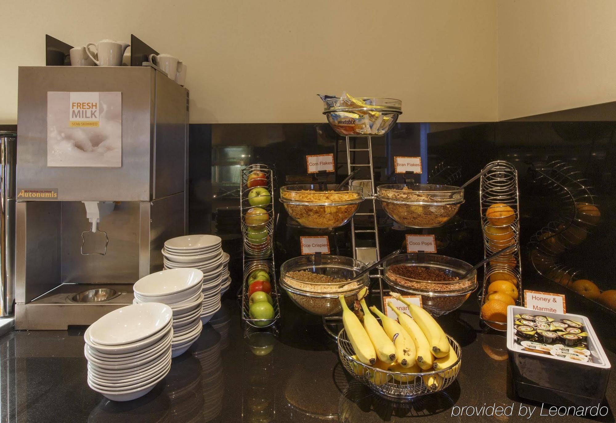 Holiday Inn Express Antrim By Ihg Exteriér fotografie