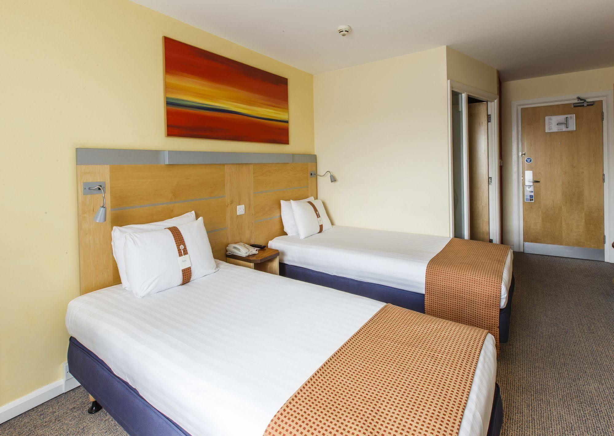 Holiday Inn Express Antrim By Ihg Exteriér fotografie