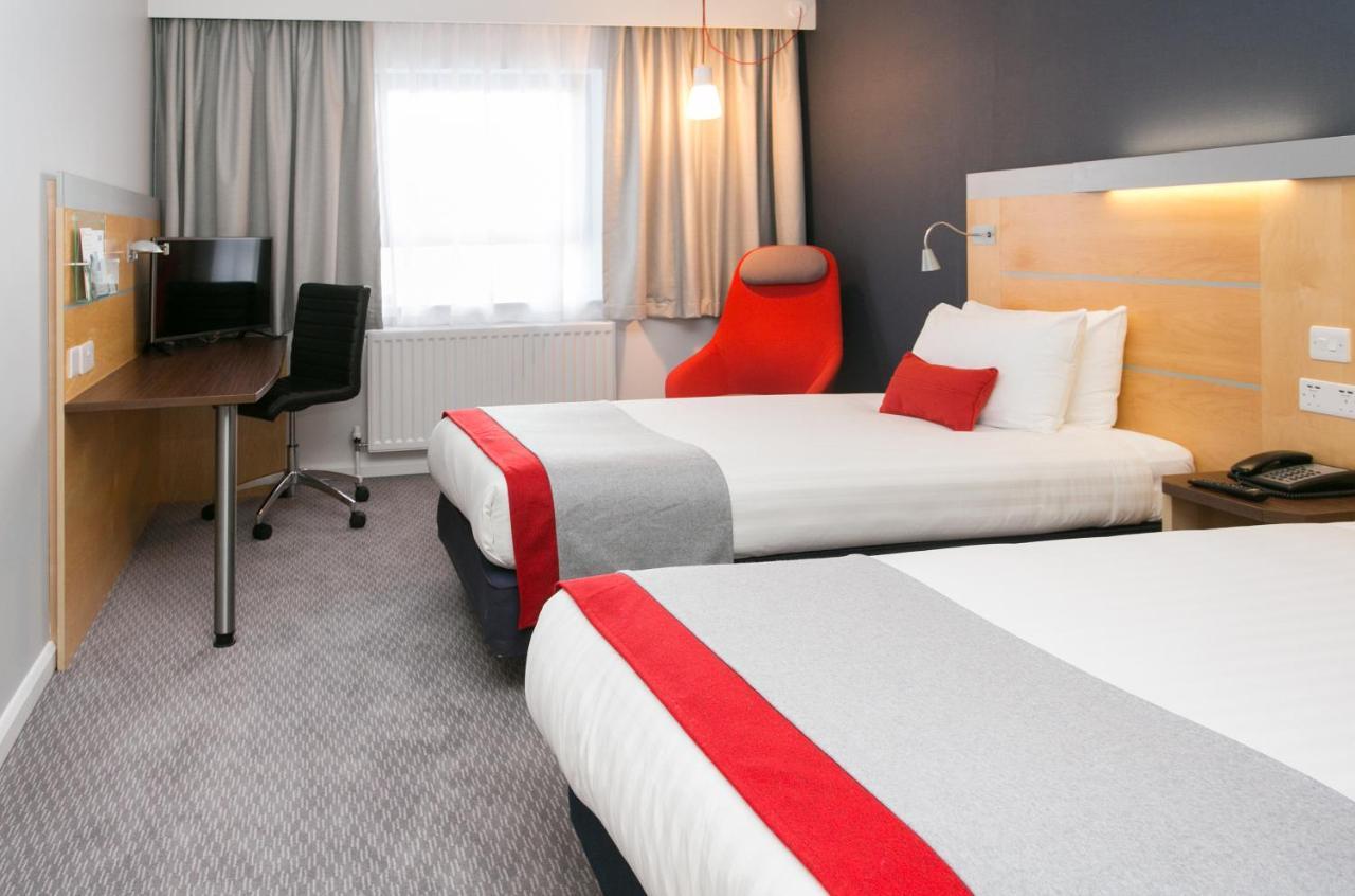 Holiday Inn Express Antrim By Ihg Exteriér fotografie